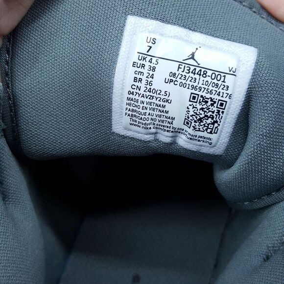 Nike Womens Sz 7 Air Jordan 1 Mid SE Gray Distressed Smoke Sneakers FJ3448-001 - Picture 7 of 8